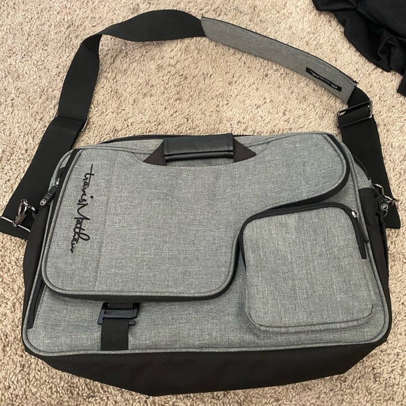 travis mathew messenger bag